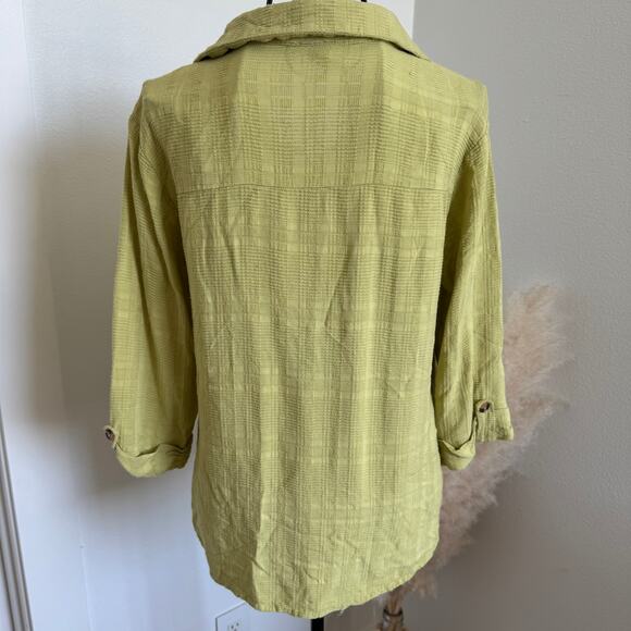 Naif Chartreuse Roll Tab 3/4 Sleeve Collared Button Down Textured Top Small - Picture 3 of 8